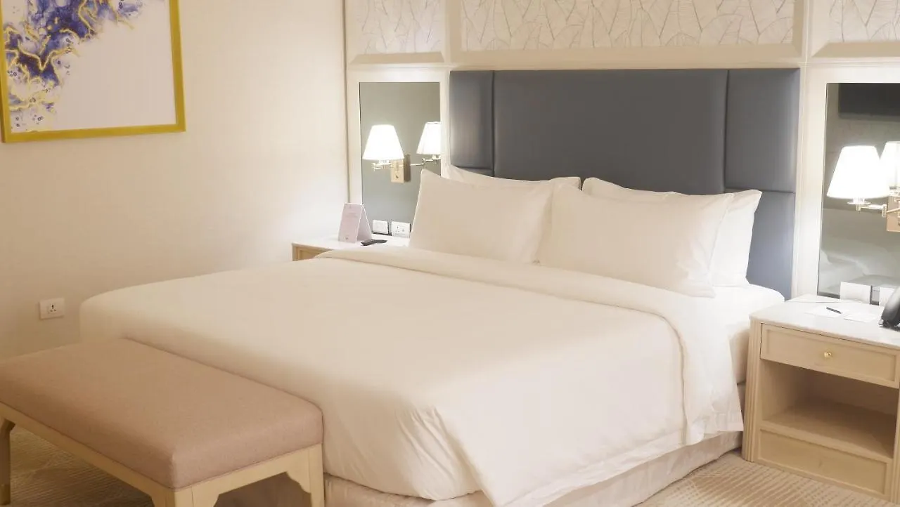 Royce Hotel&Casino Clark Field Filippine