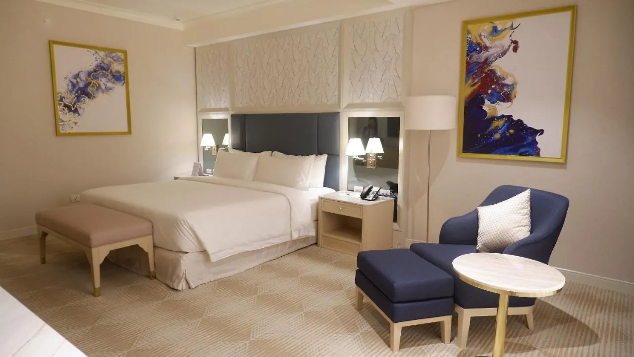 Royce Hotel&Casino Clark Field