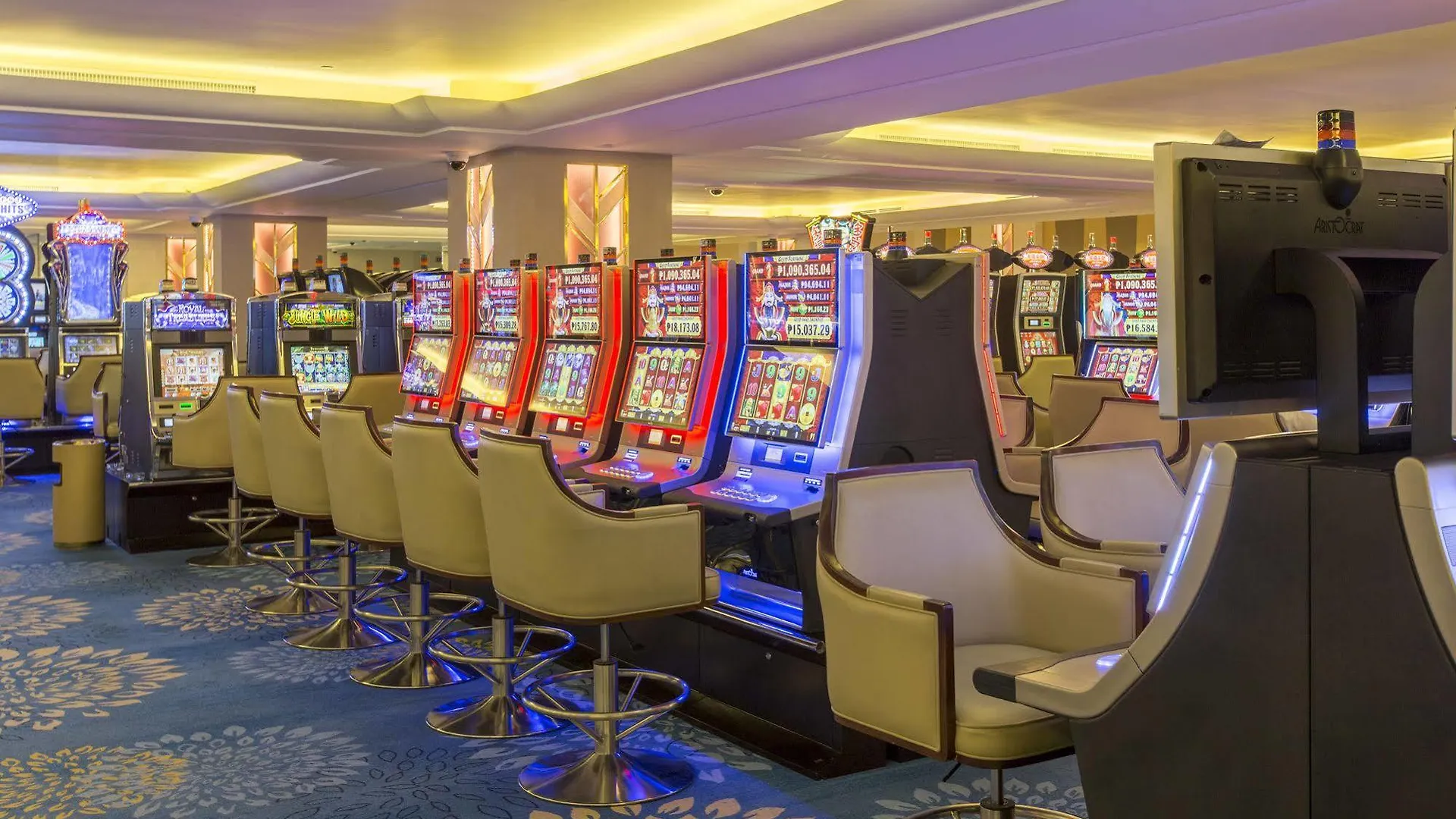 Royce Hotel&Casino Clark Field